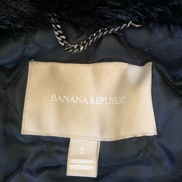 Banana Republic faux-fur vest - size small - Picture 3 of 6